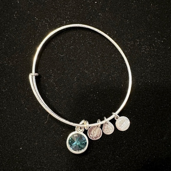 Alex and Ani - Emerald Birthstone - Wire Bracelet - Picture 1 of 2
